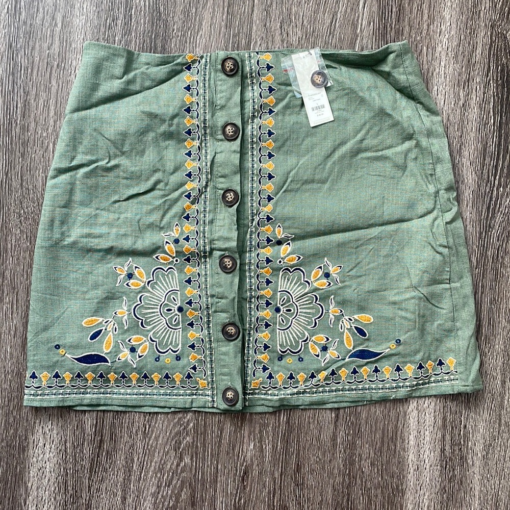 Army green Francesca’s skirt brand new, never worn